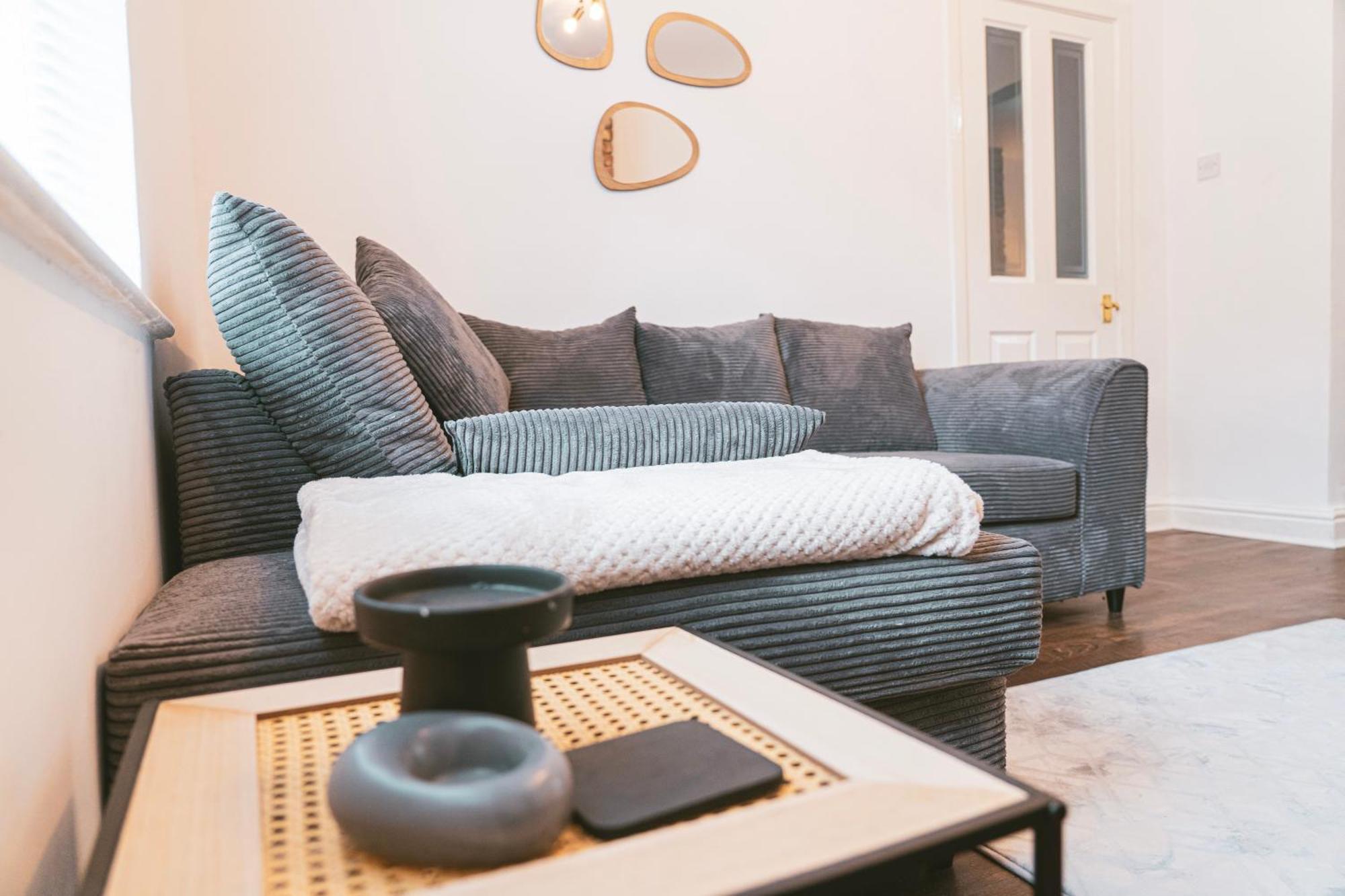 Mideyah Stays - 3 Bed Comfy House カーディフ エクステリア 写真