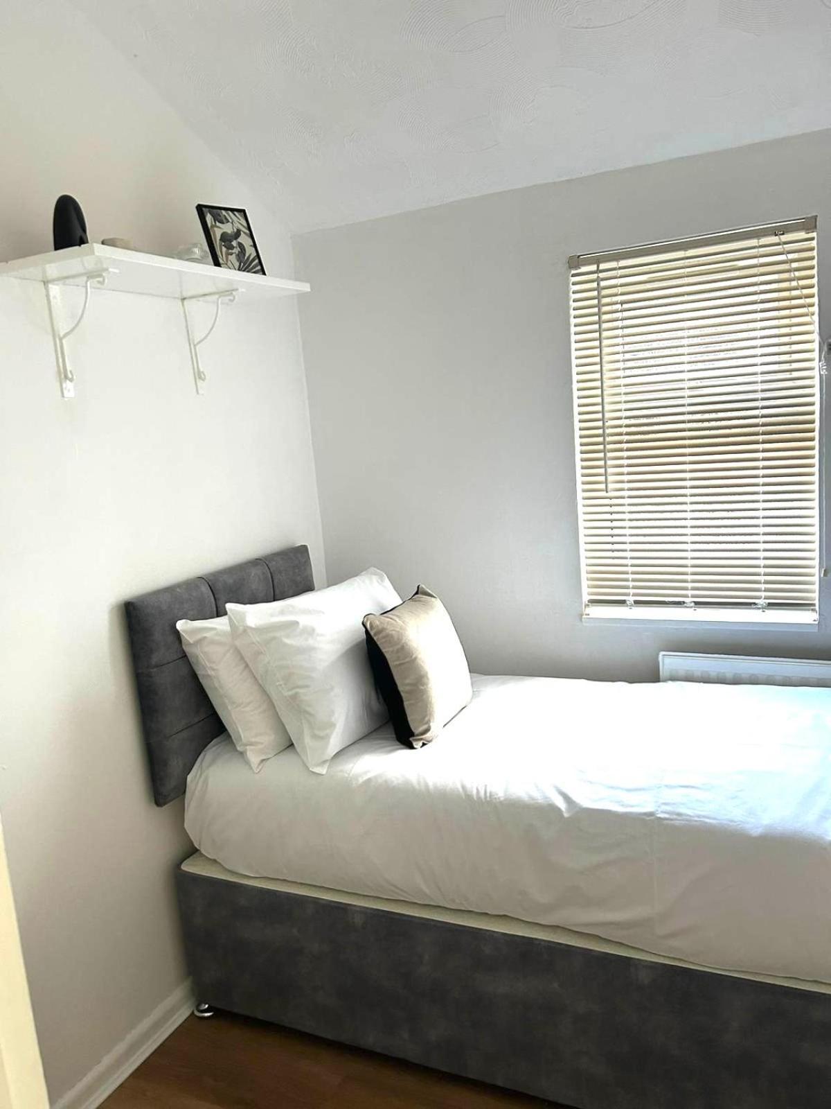 Mideyah Stays - 3 Bed Comfy House カーディフ エクステリア 写真