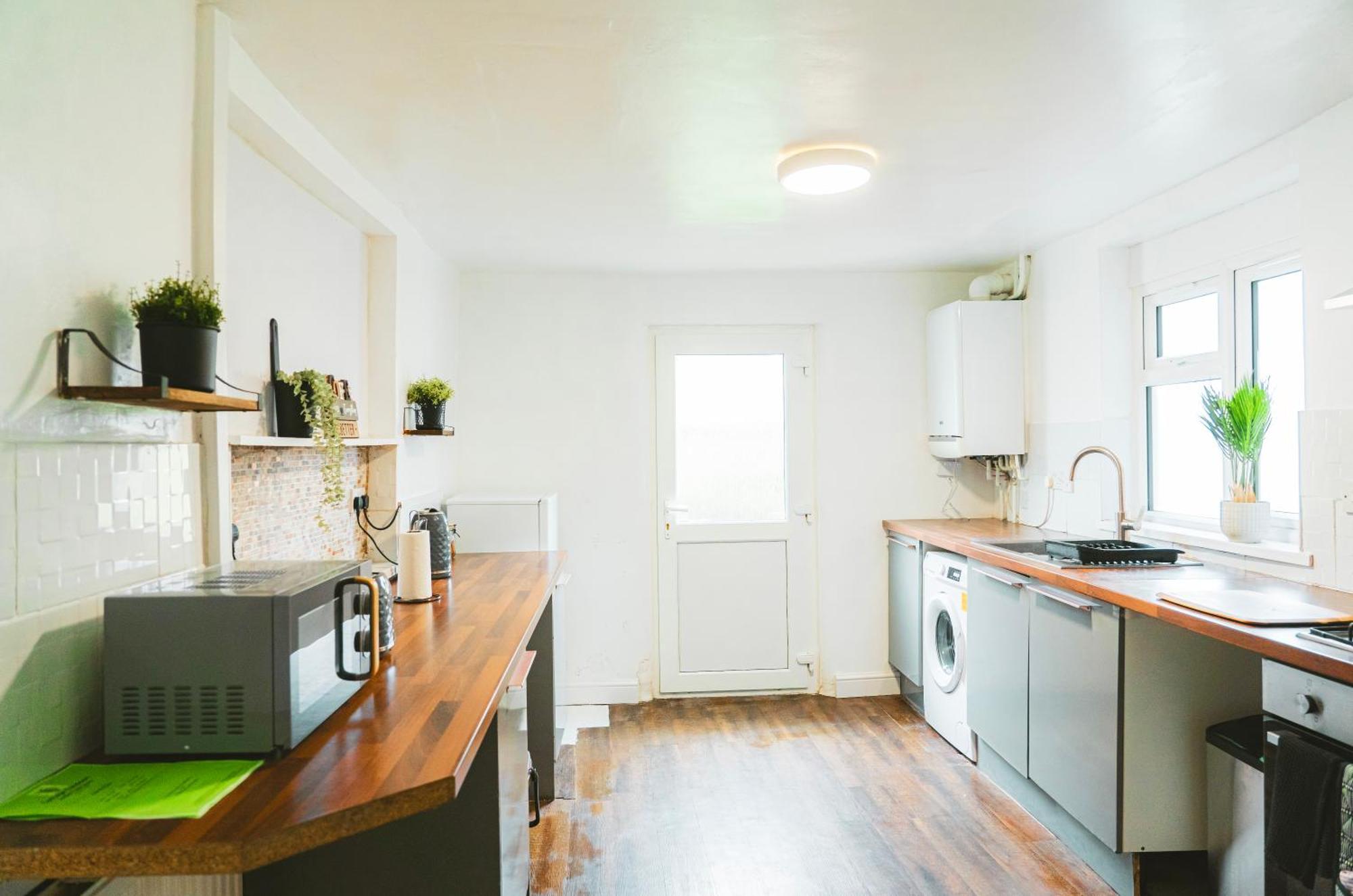 Mideyah Stays - 3 Bed Comfy House カーディフ エクステリア 写真