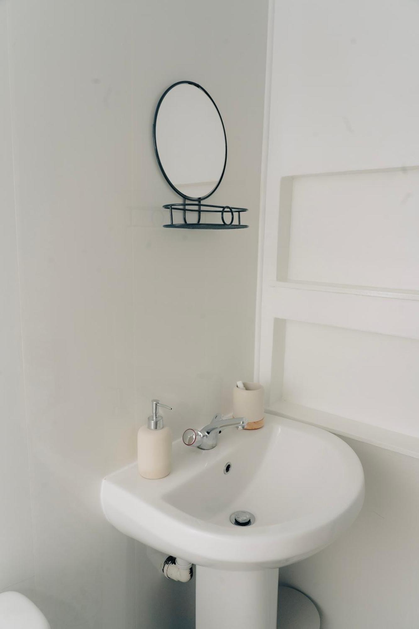 Mideyah Stays - 3 Bed Comfy House カーディフ エクステリア 写真